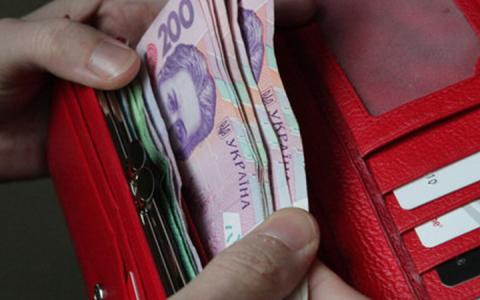 Тарифи, пенсії, субсидії та нові правила для ВПО: які зміни очікують на українців у жовтні