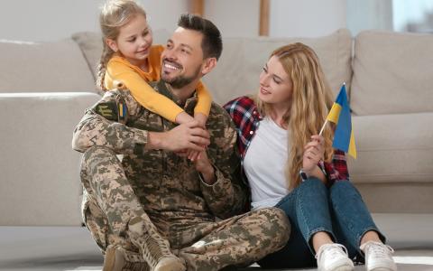 Кредитні пільги для родин військових під час воєнного стану: як припинити нарахування відсотків та повернути переплату