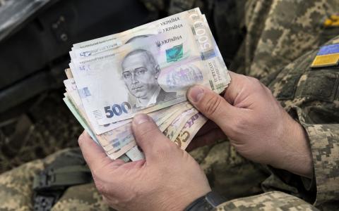 Кошти зниклого безвісти або полоненого військового: що відбувається з грошовим забезпеченням і як родині контролювати виплати
