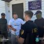 Організація незаконного виїзду чоловіків за кордон: адвокату та працівникам суду повідомлено підозри