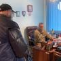 Затримано інструктора відділення рекрутингу Мукачівського РТЦК та СП: він допомагав чоловікам тікати з військкомату